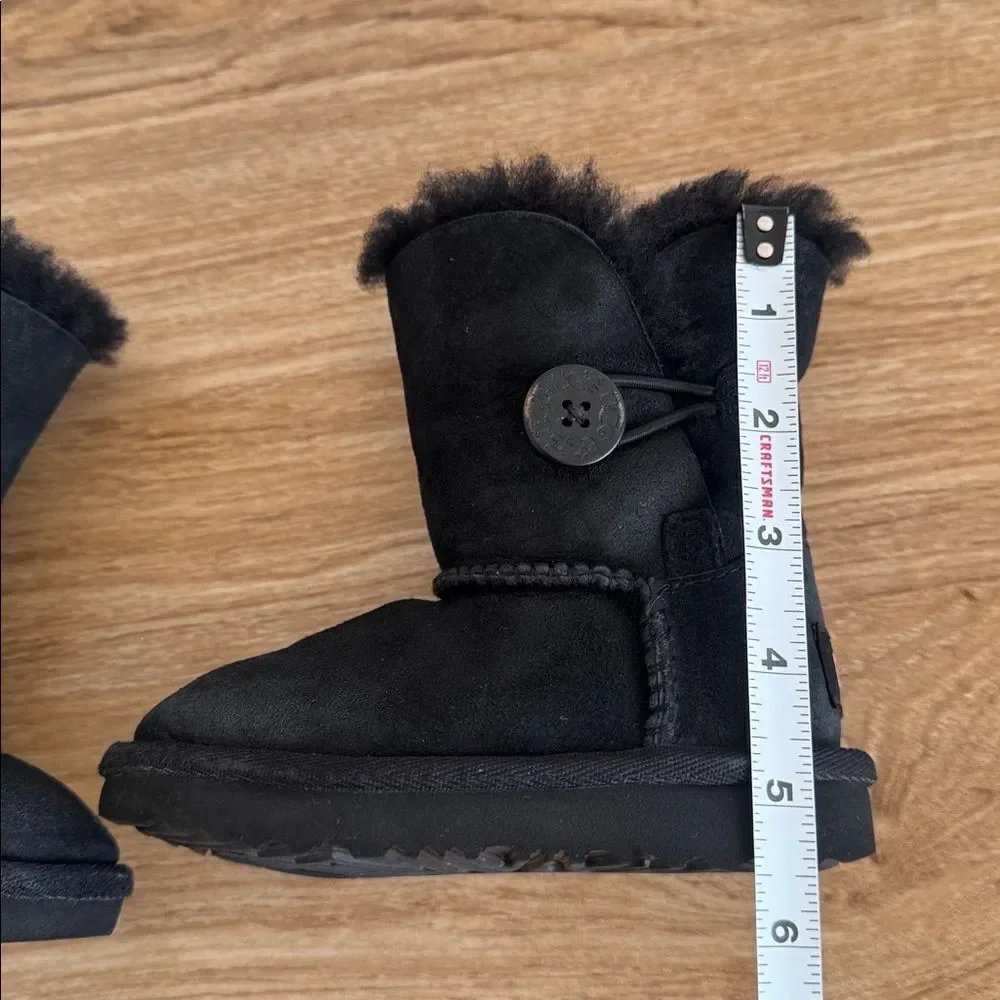 UGG Black Baby Infant Cozy Shearling Boots Casual Winter Booties Size 6
